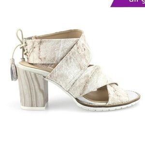 Unity in Diversity | Beige Fado Leather Sandal 41